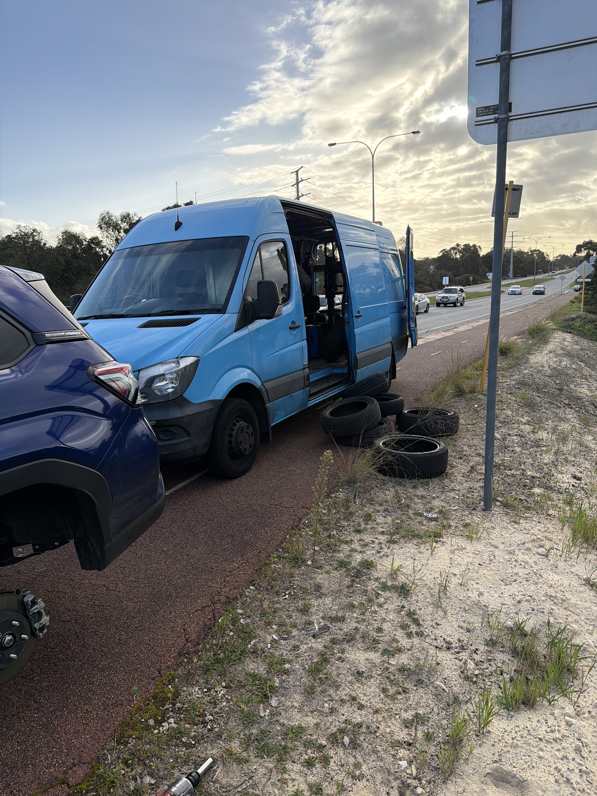 MOBILE TYRES van fitting a tyre at the roadside in Perth
